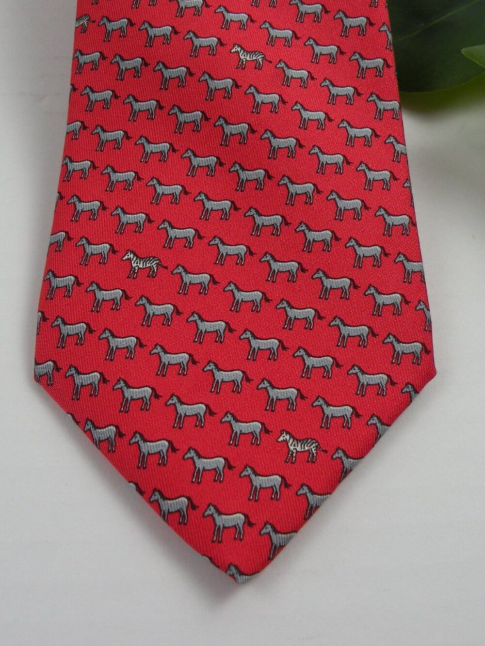 Hermes 100% silk men’s red horse/zebra tie - Picture 2 of 4